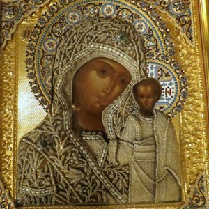 Казанская икона Божией Матери из алтаря Успенского собора Новодевичьего монастыря.